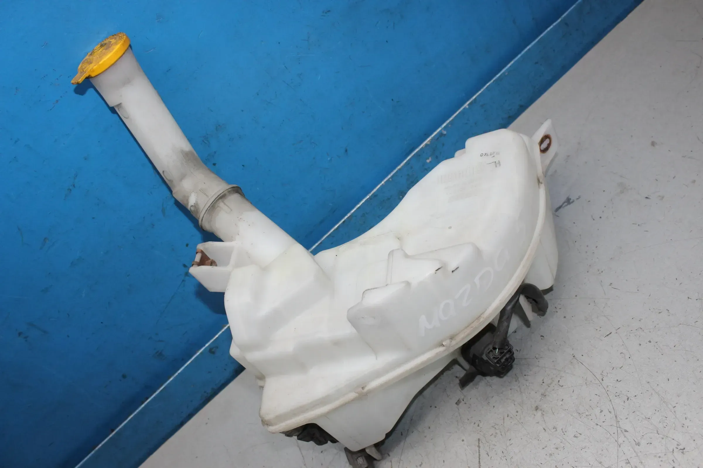Wischwasserbehälter Behälter mit Pumpe Mazda 5 CR19 Bj.10 - Bild 1