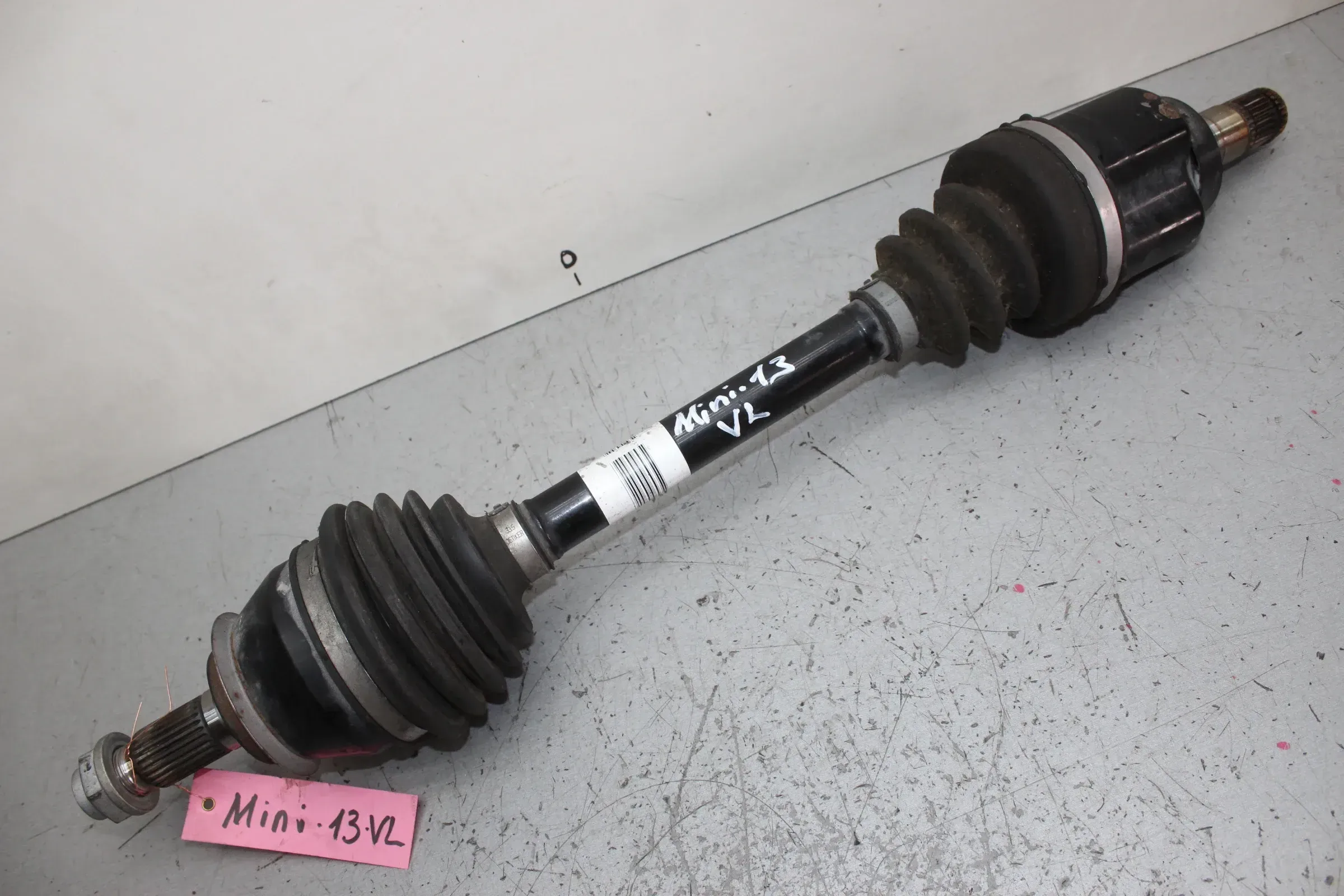 Antriebswelle Gelenkwelle vorne links 8605469 MINI Cooper R58 1.6 N16 Bj.13 - Bild 1
