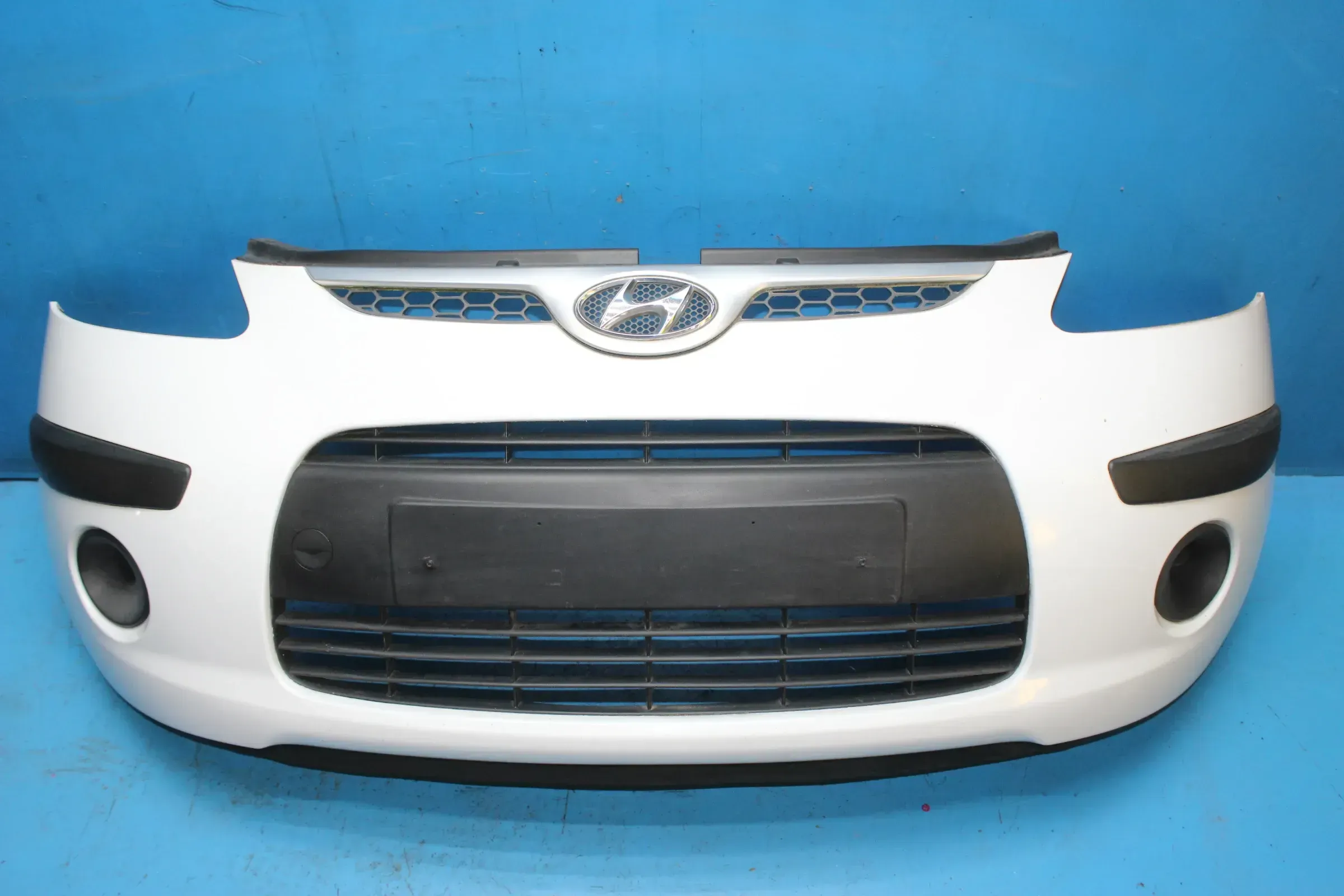 Stoßstange Kühlergrill Stoßfänger vorne 86512-0X000 Weiss Hyundai i10 PA Bj.09 - Bild 1
