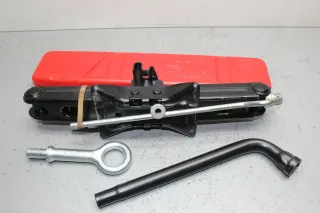 Bordwerkzeug Wagenheber Radschlüssel Abschleppöse Volvo C30 D4 Facelift Bj.11 - Bild 7