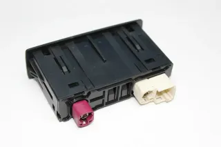 Mercedes Benz W247 Multimedia USB Anschluss Buchse A2478204002 - Bild 4
