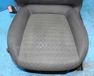 Fahrersitz Sitz vorne links Sitzheizung nicht Original Opel Corsa D 2-türig Bj.13 - Bild 2