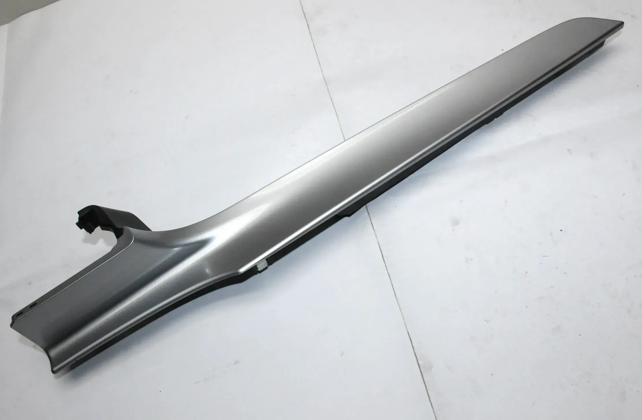 Zierleiste Leiste Silber Armaturenbrett A2056804403 Mercedes Benz GLC X253 Bj.19 - Bild 1