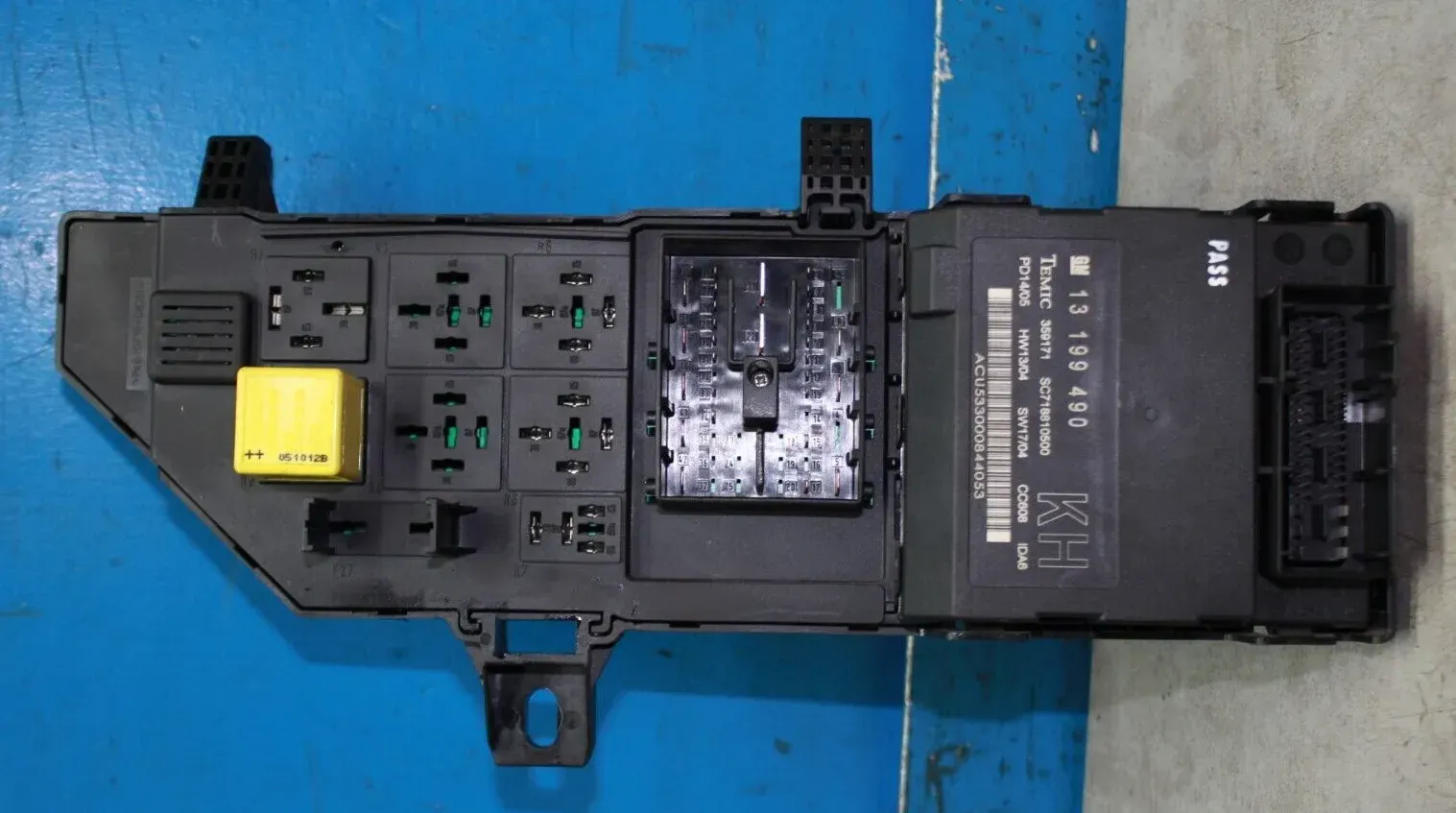Sicherungskasten Steuergerät 13199490 KH 13181984 KB Opel Signum 2.2 Direct Bj05 - Bild 1