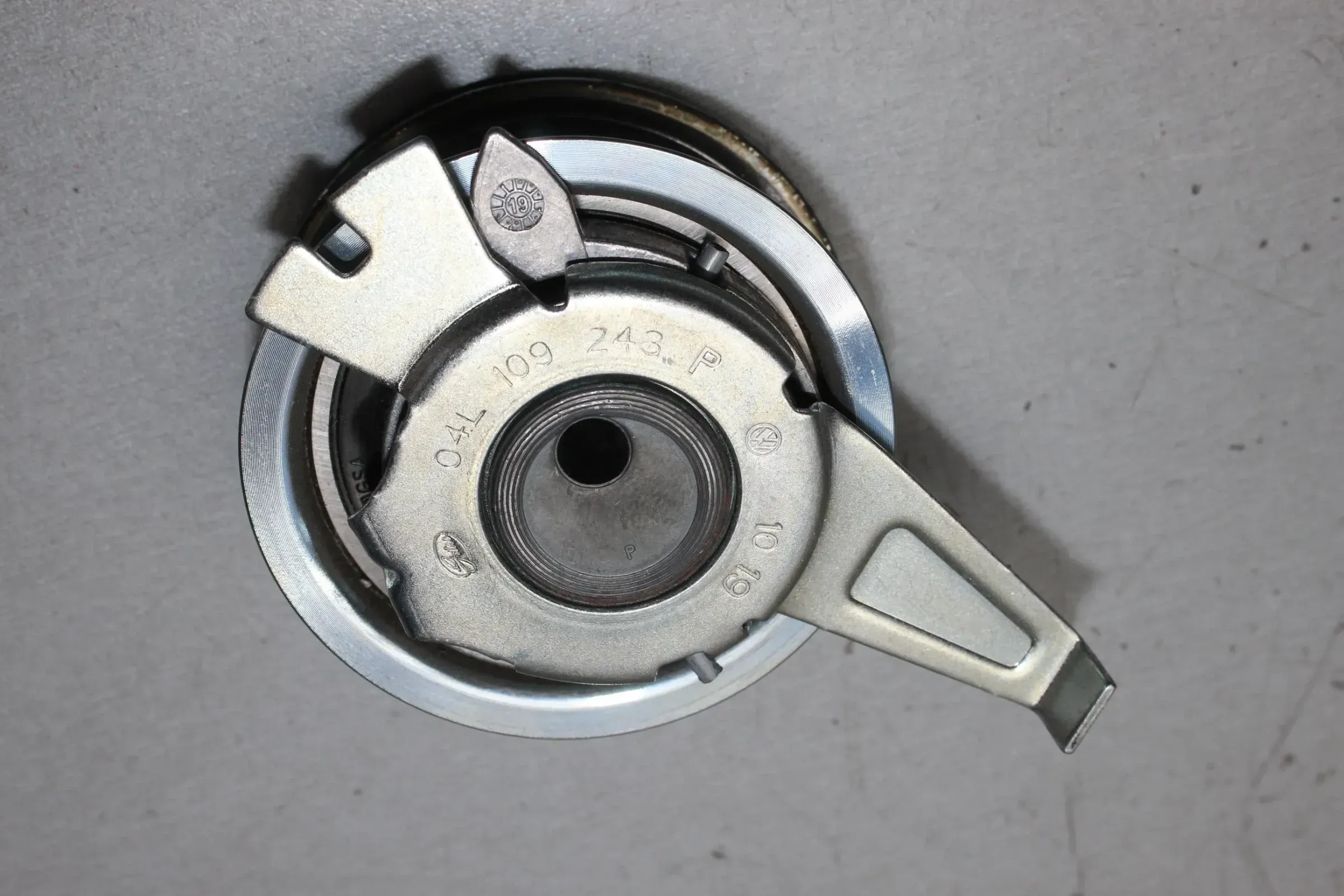 Spannrolle Riemenspanner 04L109243P VW Audi Seat Skoda Golf Tiguan Q5 Q3 2.0 TDI - Bild 1