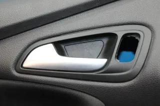 Türverkleidung Türpappe Türgriff Griff vorne links Ford Focus III 3 DYB Bj.15 - Bild 3