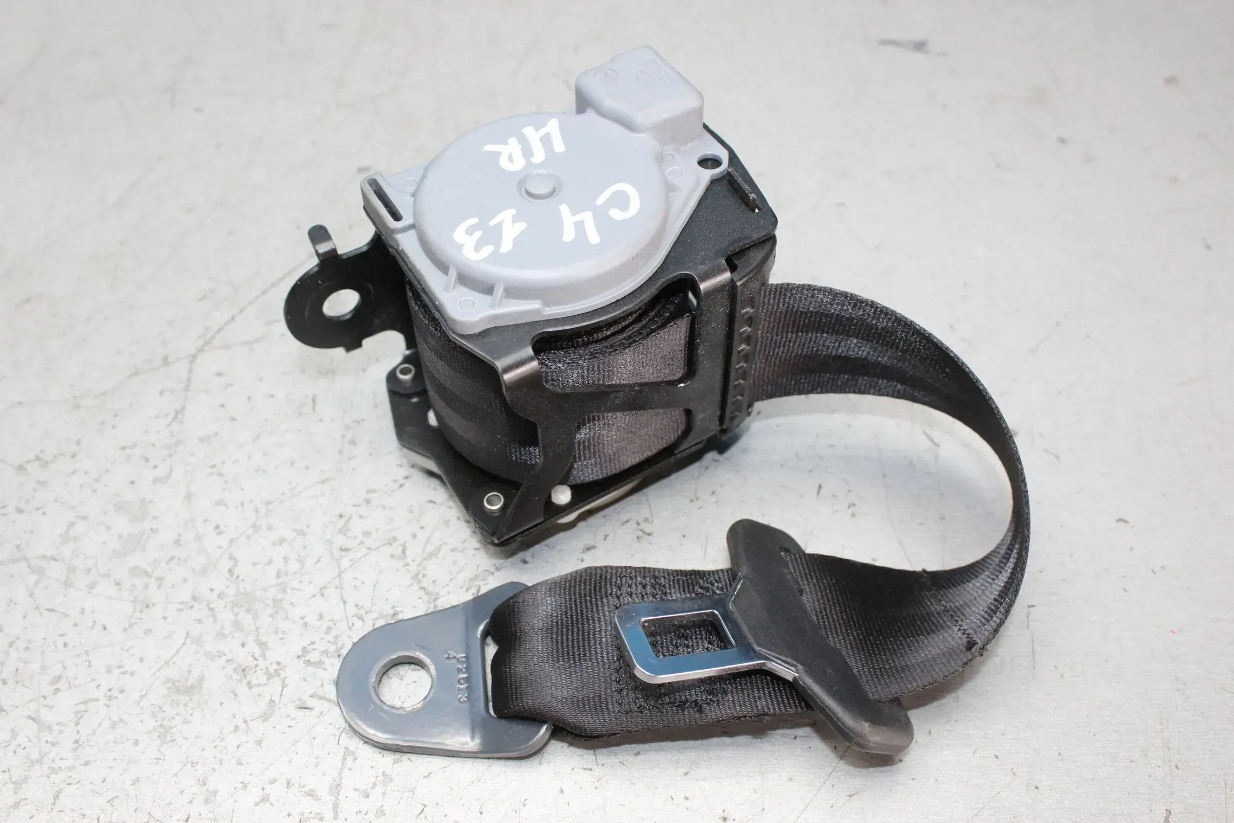 Sicherheitsgurt Gurt hinten rechts 96871541XX Citroen C4 II NC Bj:13;16 - Bild 1