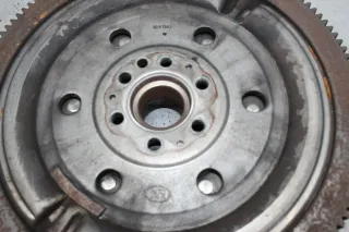 Schwungscheibe Schwungrad Druckplatte 9686904080 Citroen C4 II NC 1.6 HDi Bj.13 - Bild 4