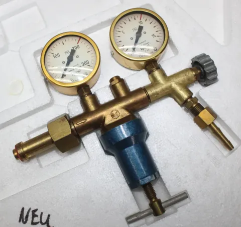 Background image for GDR DDR Gasflaschen Druckminderer Druckregler Gas Manometer Autogen Schweißen
