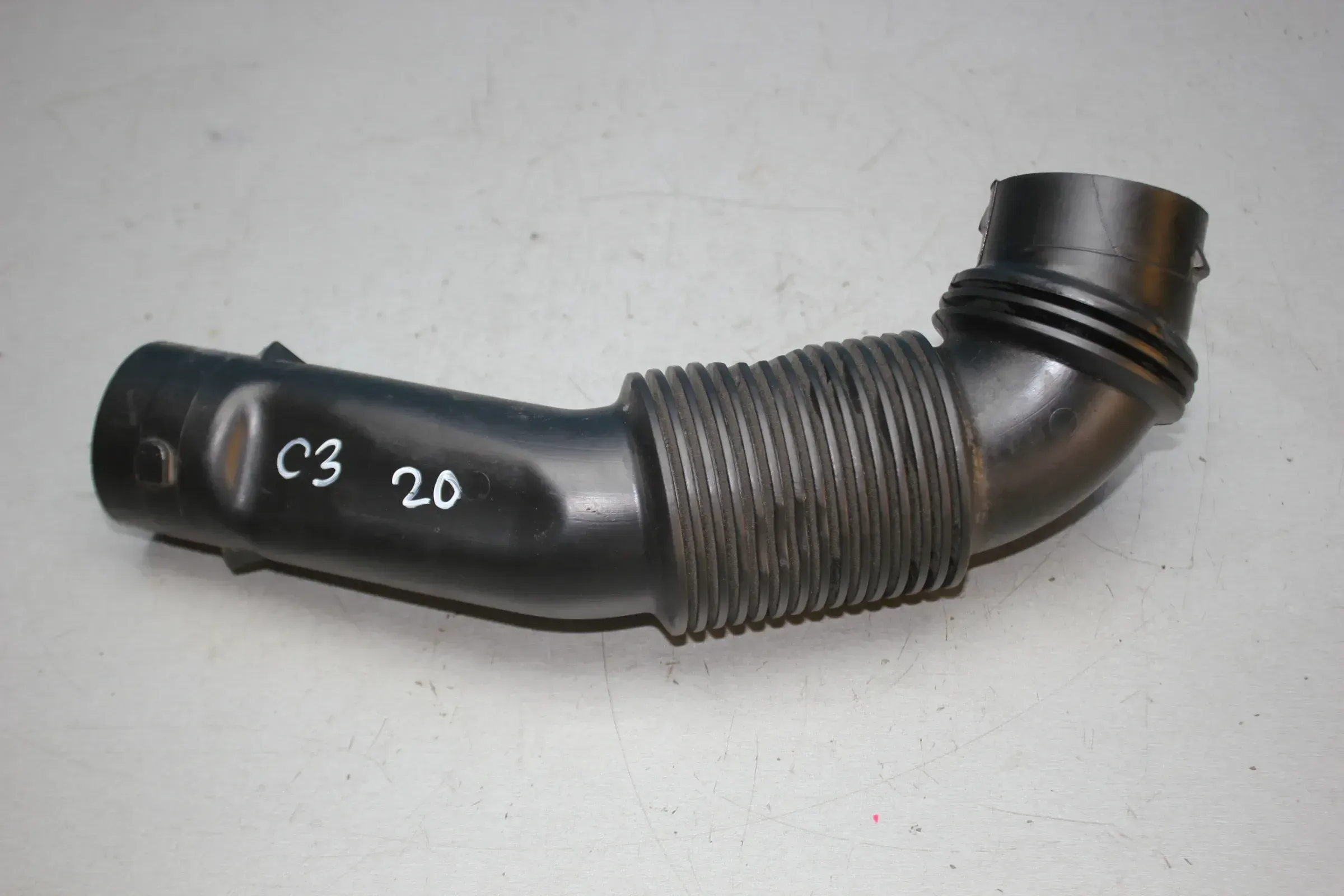 Ladeluftrohr Ansaugrohr Rohr Leitung 9812189880 Citroen C3 III SX 1.2 THP Bj.20 - Bild 1