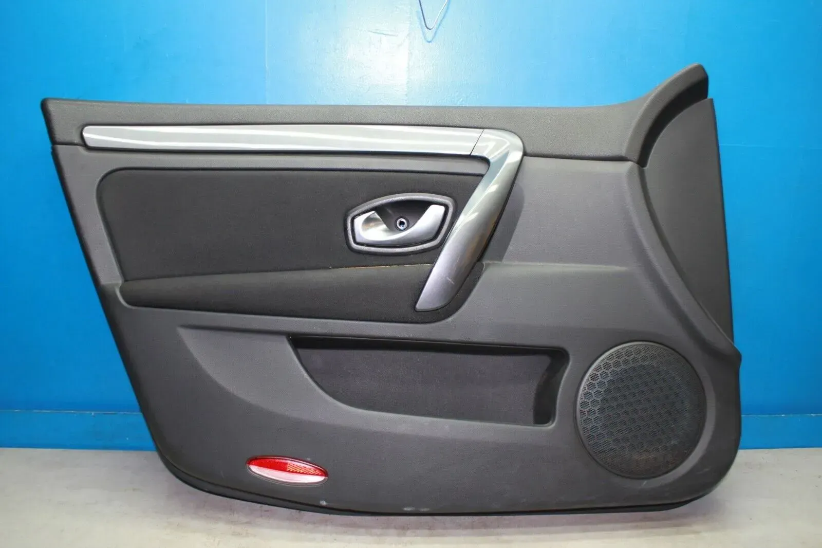 Türverkleidung Türpappe vorne links 809019021R Renault Laguna III Bj.09 BT0 - Bild 1