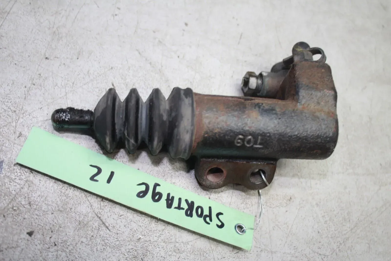 Kupplungsnehmerzylinder Kupplungzylinder Nehmer KIA Sportage III SL Bj.12 - Bild 1
