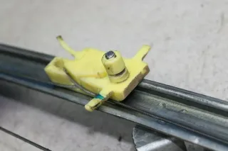 Renault Trafic 2 II Fensterheber Motor mit Gestänge vorne rechts 7700311821 - Bild 5