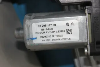 Fensterheber Motor mit Gestänge vorne rechts 9829511780 Citroen C3 III SX Bj.20 - Bild 3