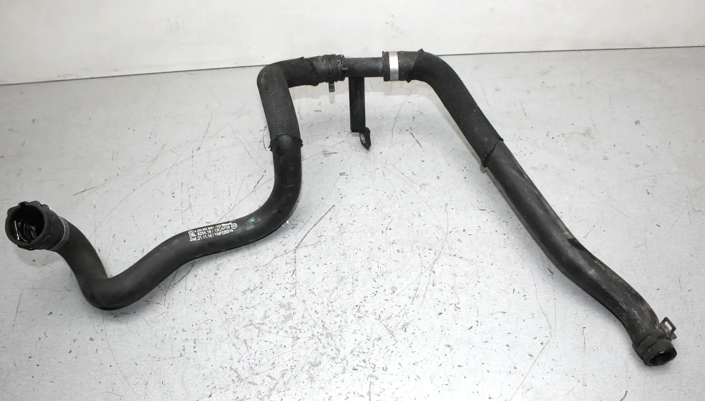 Kühlwasserschlauch Schlauch A2538306501 A2538308801 Mercedes Benz GLC X253 Bj.19 - Bild 1