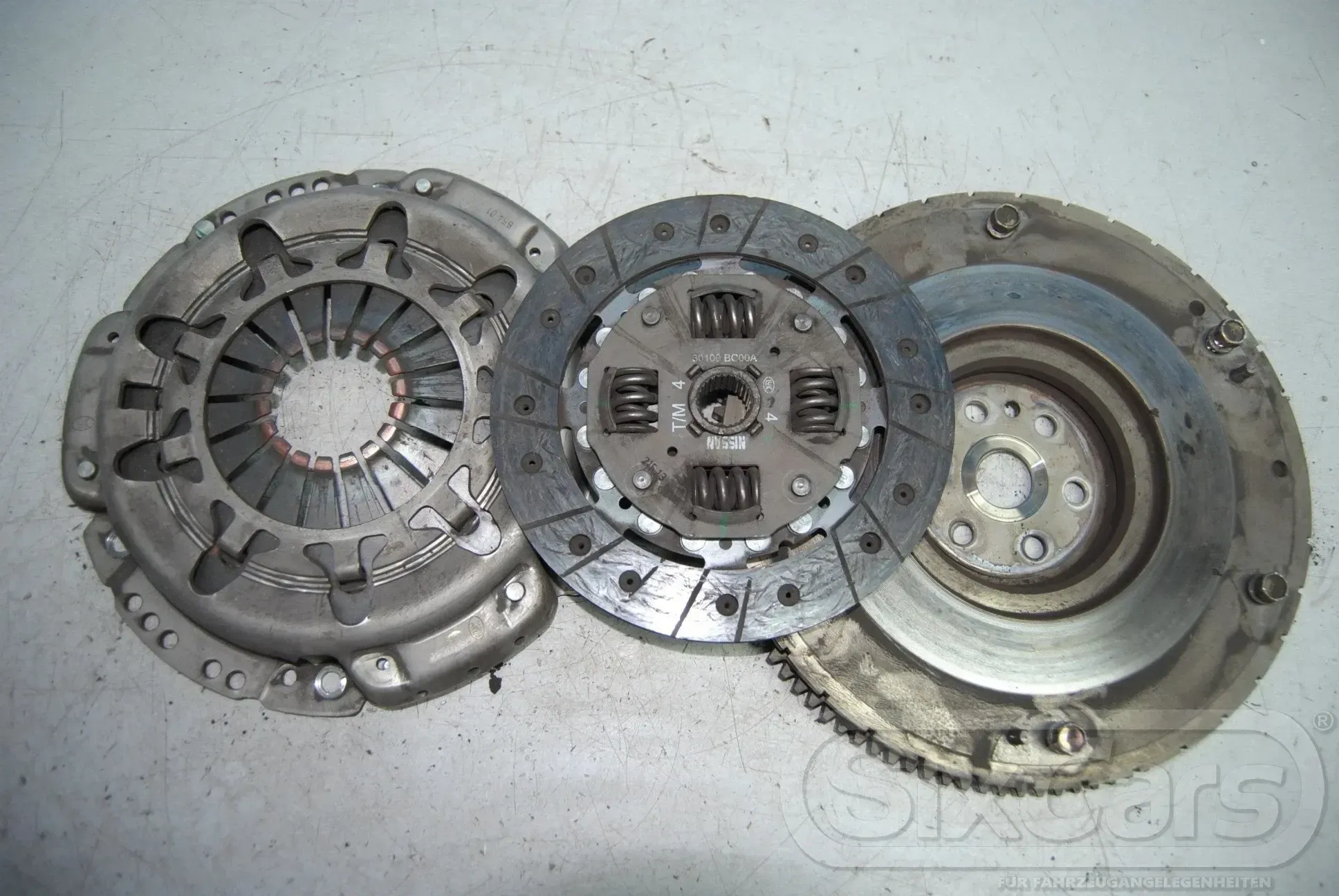 Schwungscheibe Schwungrad Druckplatte 30300CR14B Nissan Note E11 1.4 CR14DE Bj06 - Bild 1