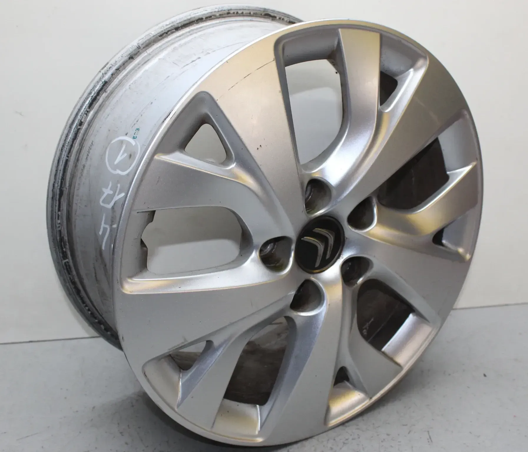 1x Alufelge 6,5Jx16 ET47 LK 5x108 Felge 9677089777 Citroen C4 Picasso II Bj17 (1 - Bild 1