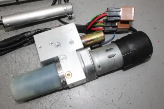 Opel Tigra TwinTop Bj.06 Verdeck Hydraulikpumpe Verdeckhydraulik 93162375 - Bild 9