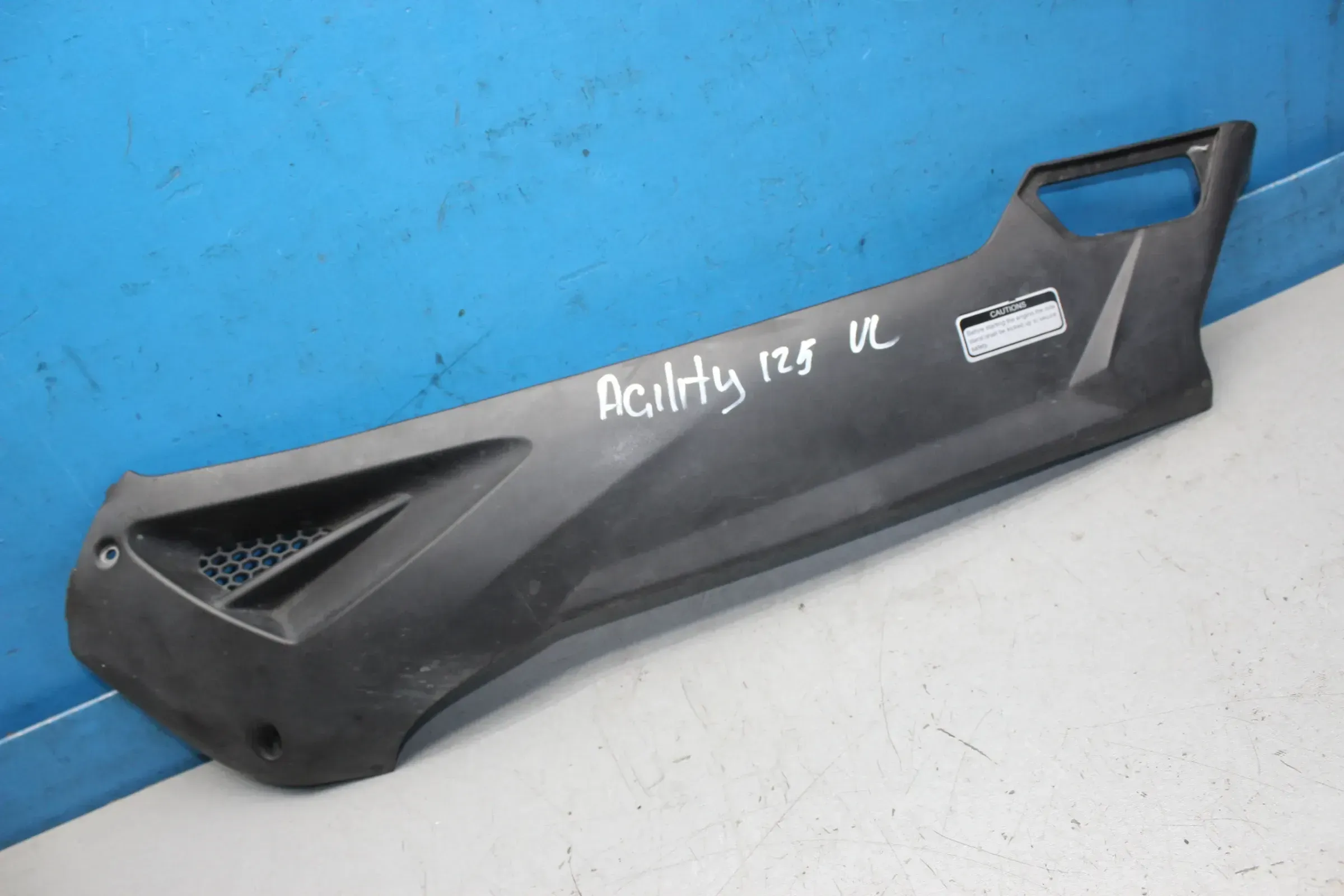 Seitenverkleidung Verkleidung links unten 64306-LFC2 Agility 125 City R16 - Bild 1