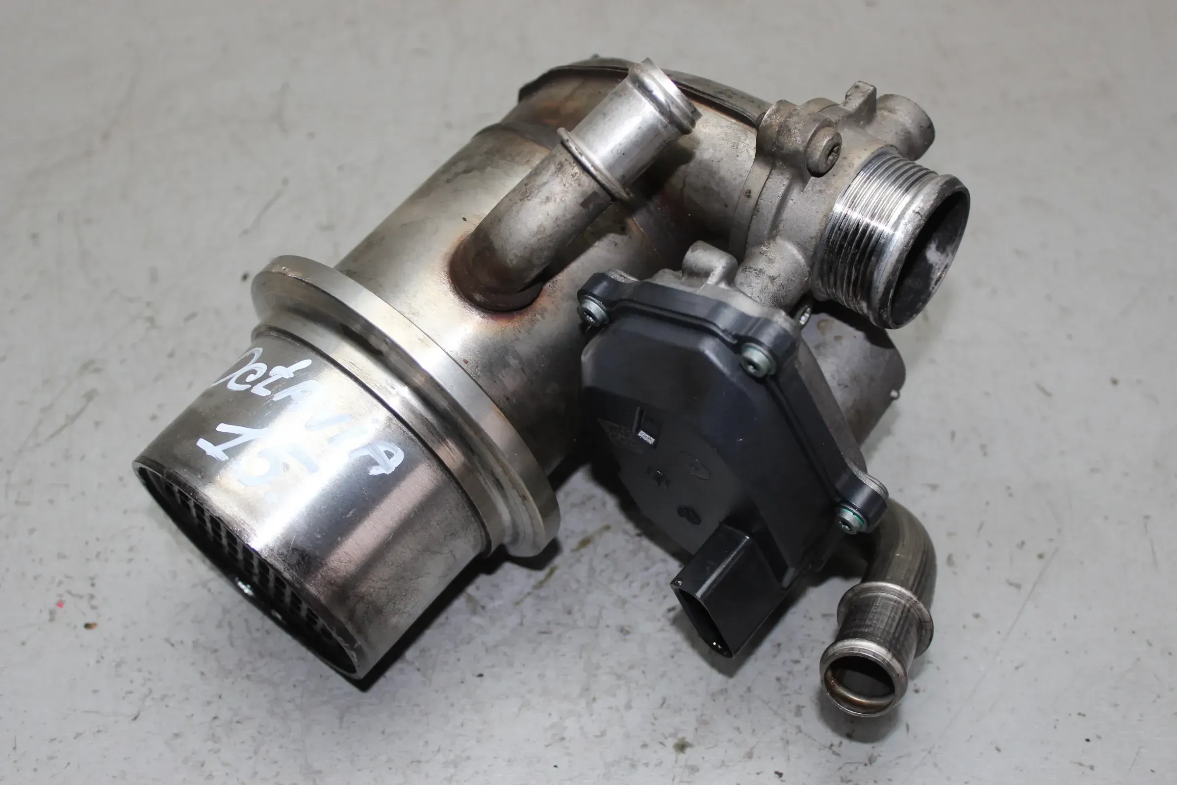 AGR-Kühler Abgaskühler 04L131501C, 04L131512D Skoda Octavia III 5E 1.6 TDI Bj.15 - Bild 1