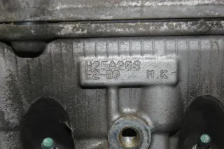 Benzin Motor code G4HG Ohne Anbauteile Hyundai i10 1.1 49 kW Bj.10 - Bild 2