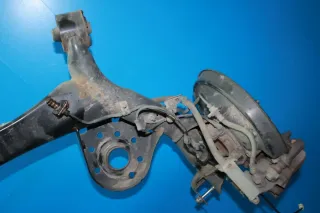 Hinterachse Achsträger Achse Achsschenkel Toyota Urban Cruiser 4WD D-4D Bj.09 - Bild 3