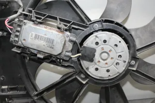 Kühlerlüfter Lüftermotor Lüfter 31261990 1137328365 Volvo C30 2.0 D4 Bj.11 - Bild 2