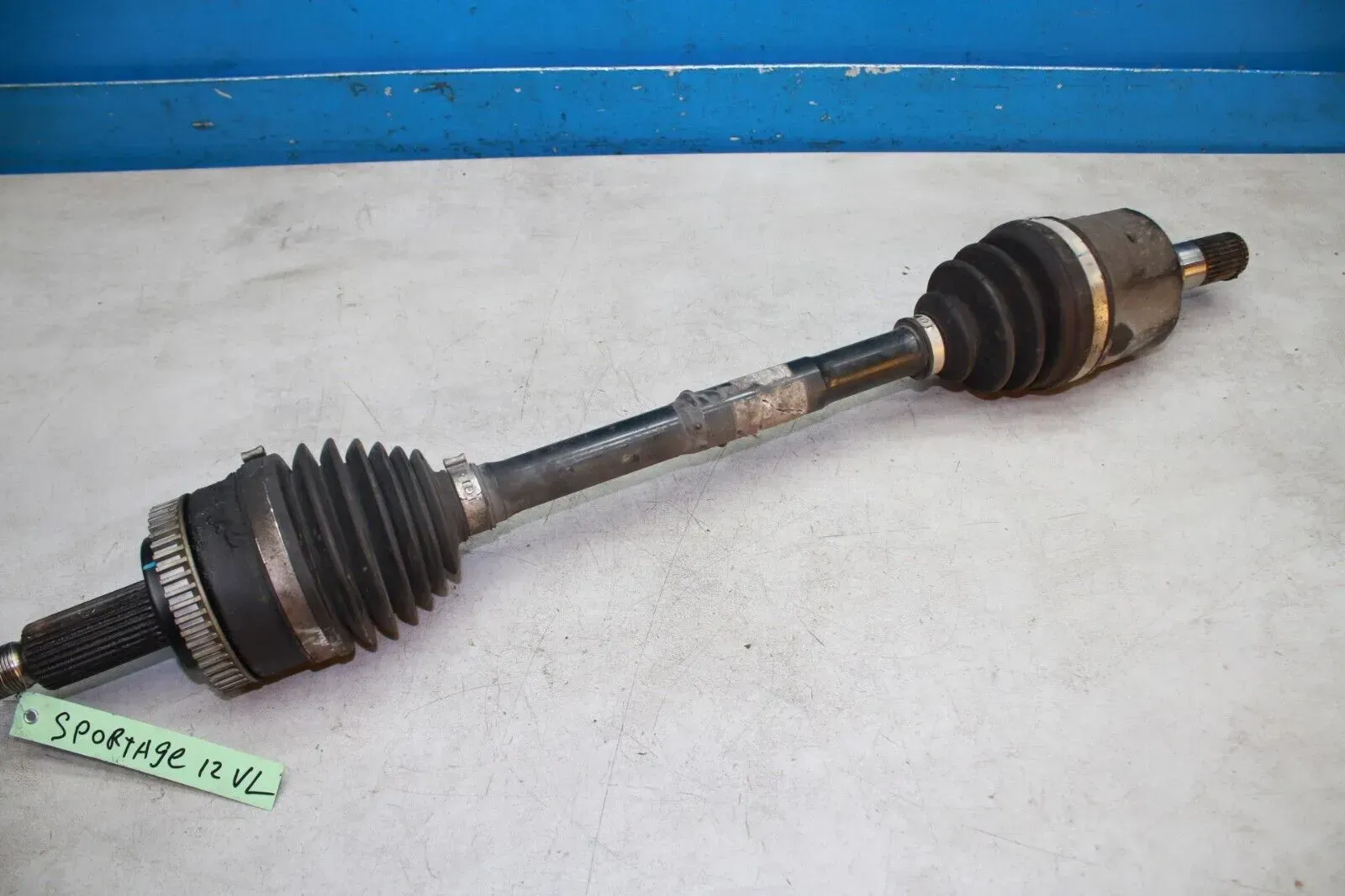 Antriebswelle Gelenkwelle vorne links KIA Sportage III SL 1.7 CRDi Bj.12 - Bild 1