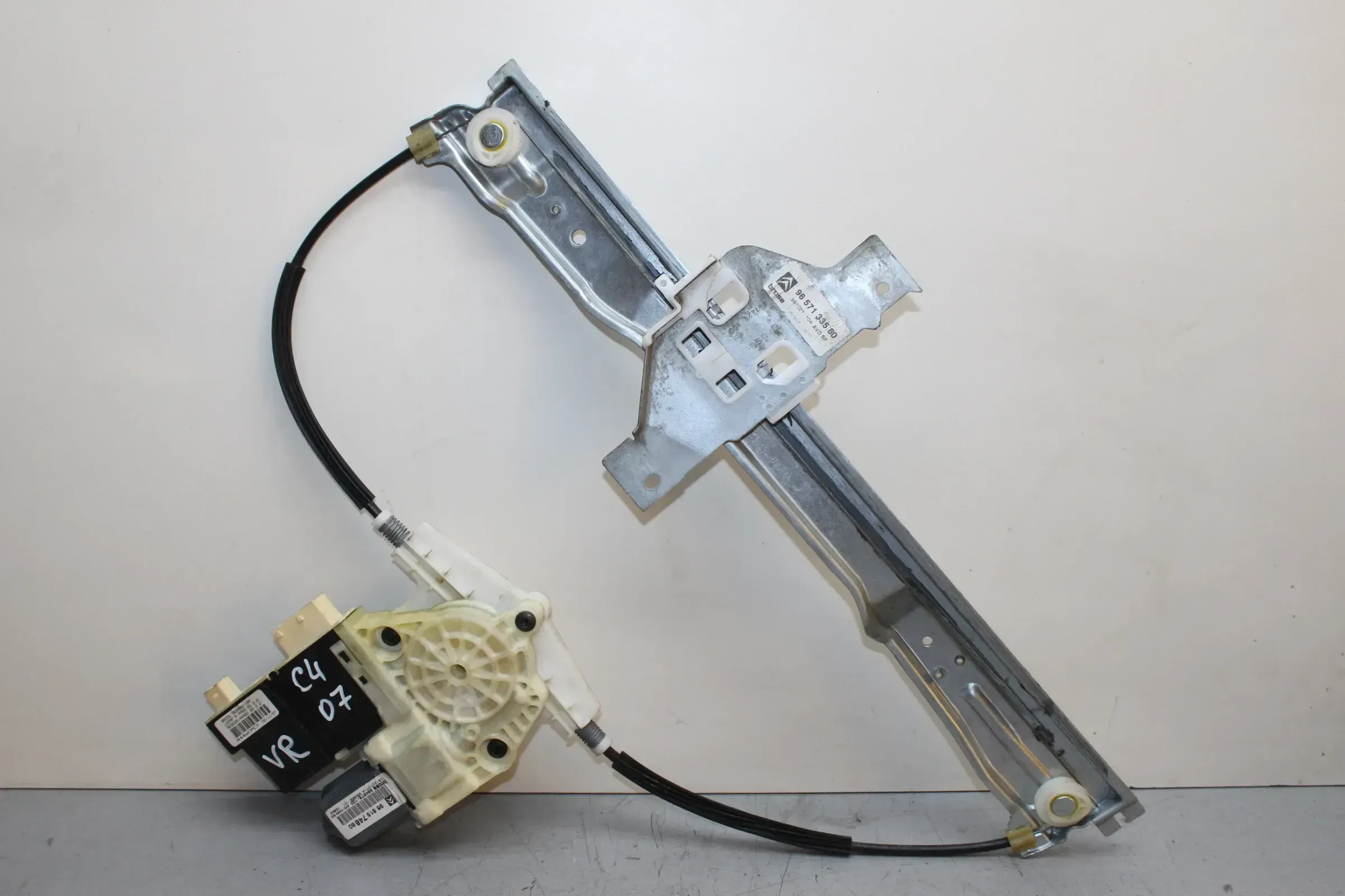 Fensterhebermotor mit Gestänge vorne rechts 9681574880 Citroen C4 I LC Bj.07 - Bild 1