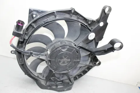 Background image for Porsche Taycan 9J1 2022 Kühlerlüfter Lüftermotor Lüfter 9J1959456D 9J1121249D