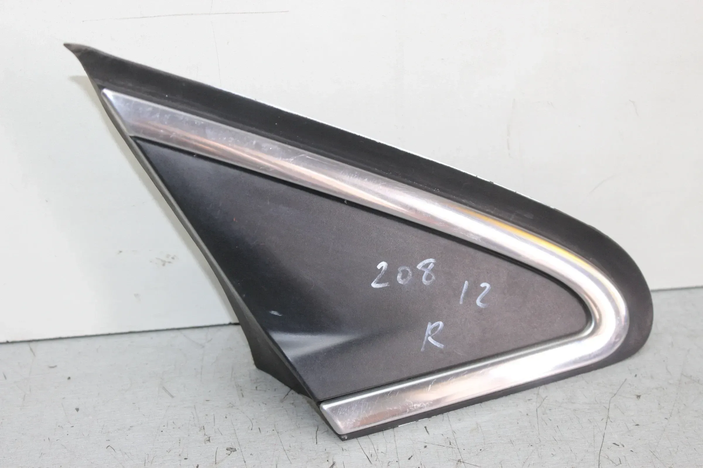 Dreieck Blende Abdeckung Kotflügel rechts 9675629580 Peugeot 208 I Bj.12 - Bild 1