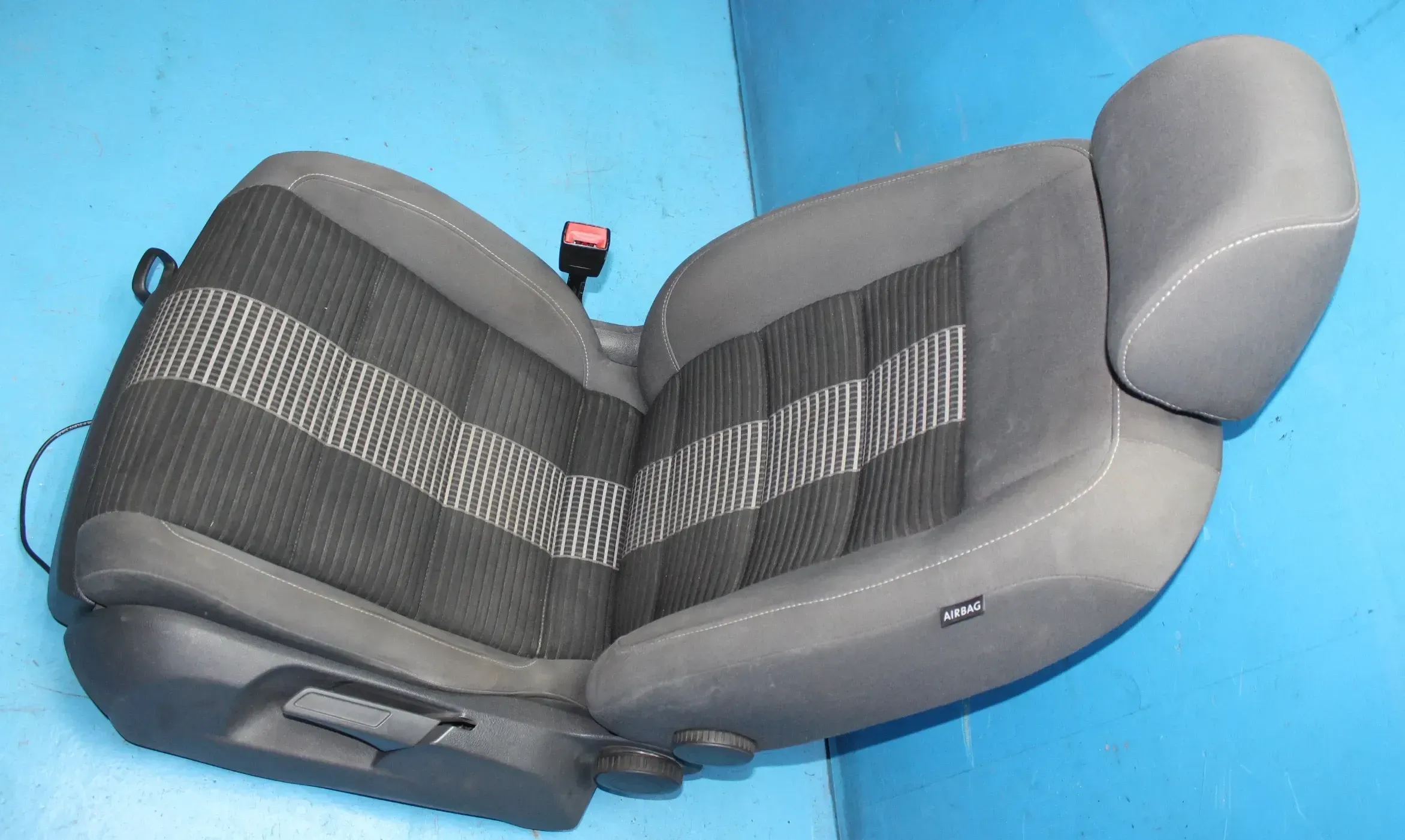 Fahrersitz Sitz vorne links mit Sitzheizung VW Touran 1T1 1T2 Bj.08 - Bild 1