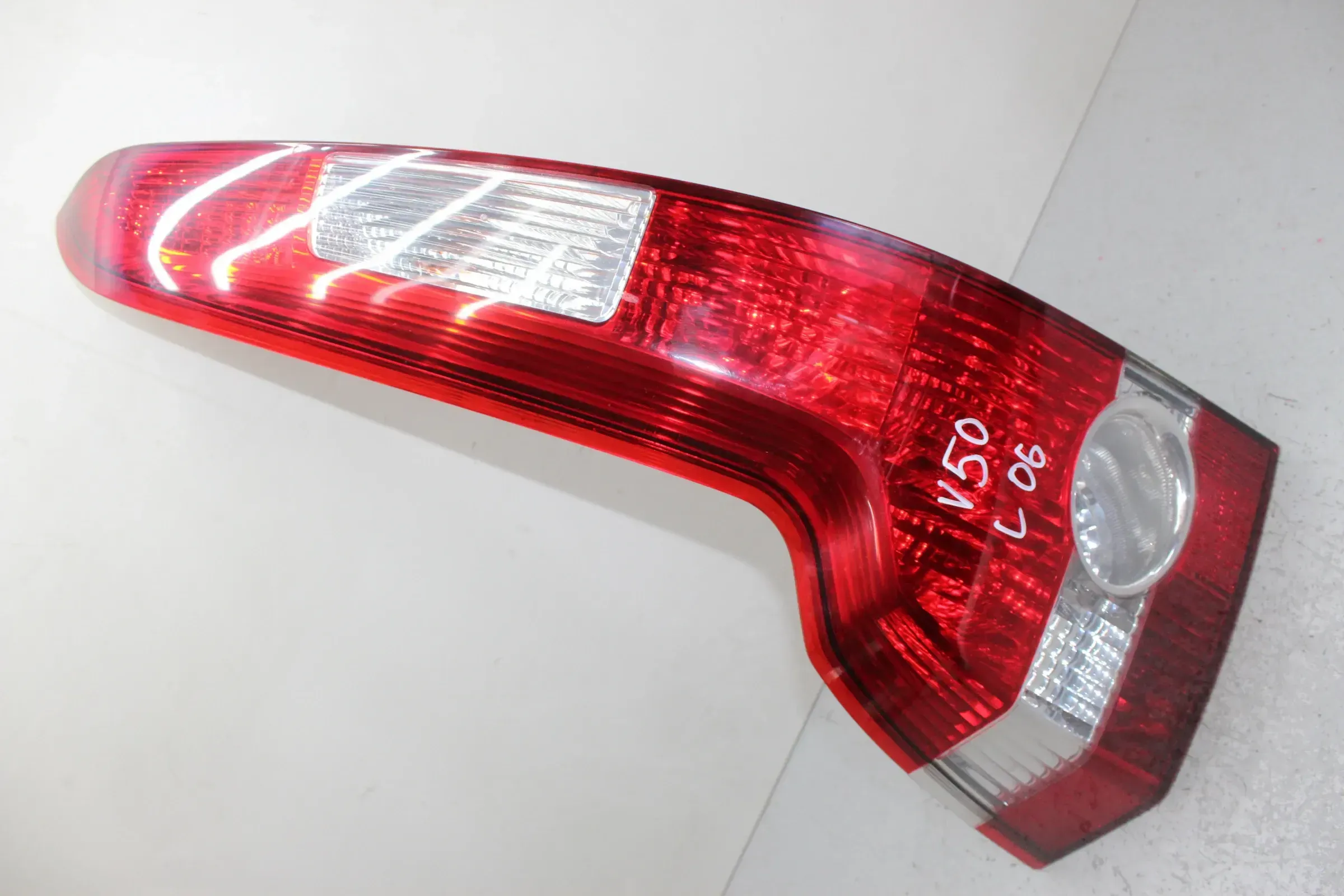 Rückleuchte Heckleuchte Rücklicht links Volvo V50 Bj.06 - Bild 1