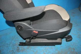 defekt! Fahrersitz Sitz vorne links Armlehne Citroen C4 Grand Picasso II Bj.14 - Bild 6