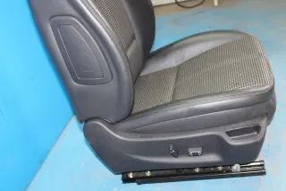 Peugeot 407 Bj.06 Sitz vorne rechts Teilleder m. Airbag el. einstellbar - Bild 4