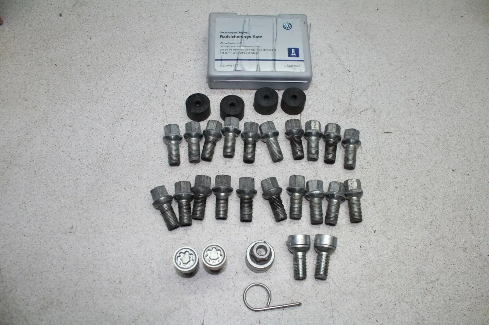 VW Passat 3C B7 Bj11 20x Radbolzen SW17 4+1 Radsicherung Felgenschloss 5Q0698137 - Bild 1