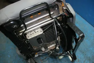Jeep Cherokee KJ Bj.07 Fahrersitz Sitz vorne links mit Sitzheizung - Bild 9