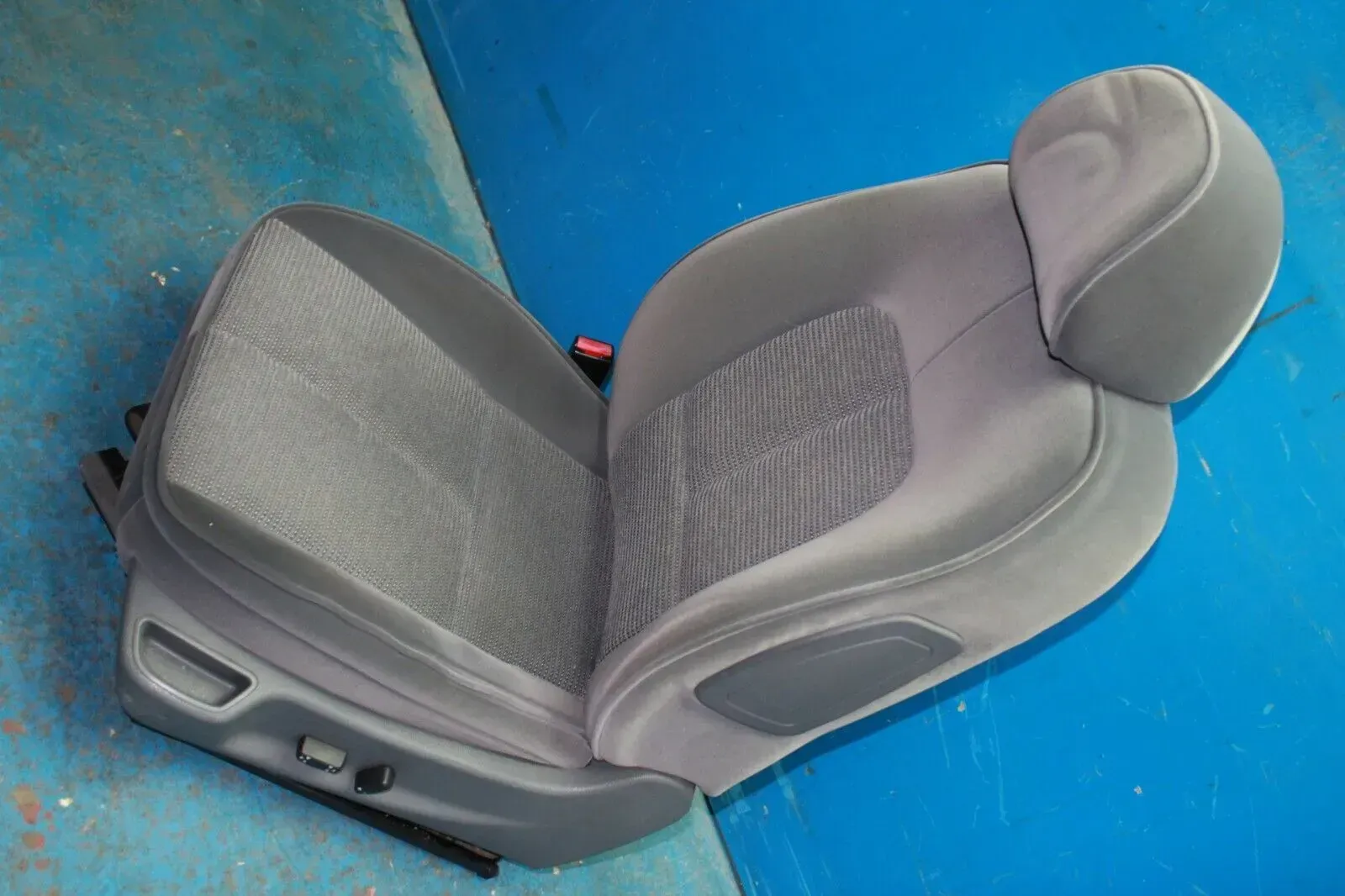 Fahrersitz Sitz vorne links el. verstellbar mit Airbag Peugeot 407 SW Bj.06 - Bild 1