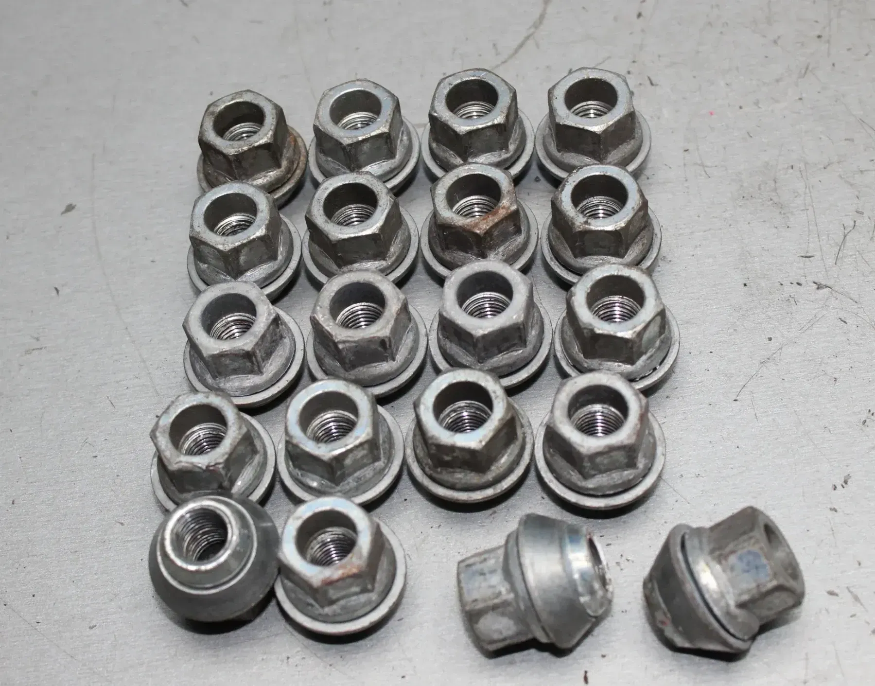 20x Radmutter Radschrauben SW 19 mm Ford Focus II 2 DA3 Bj.06 - Bild 1