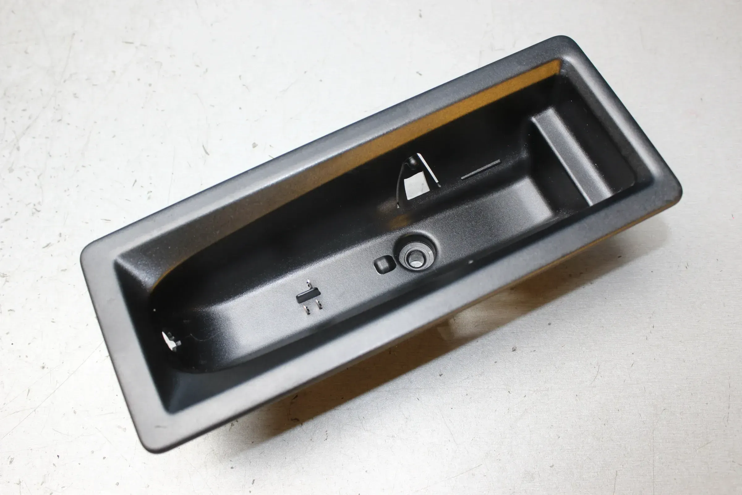 Halter Ladegerät für Taschenlampe Kofferraum 9685614080 Citroen C4 II NC Bj.13 - Bild 1