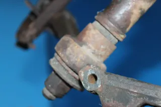 Lada Niva 2121 Bj.09 Vorderachse Querträger vorne Querlenker links rechts - Bild 8
