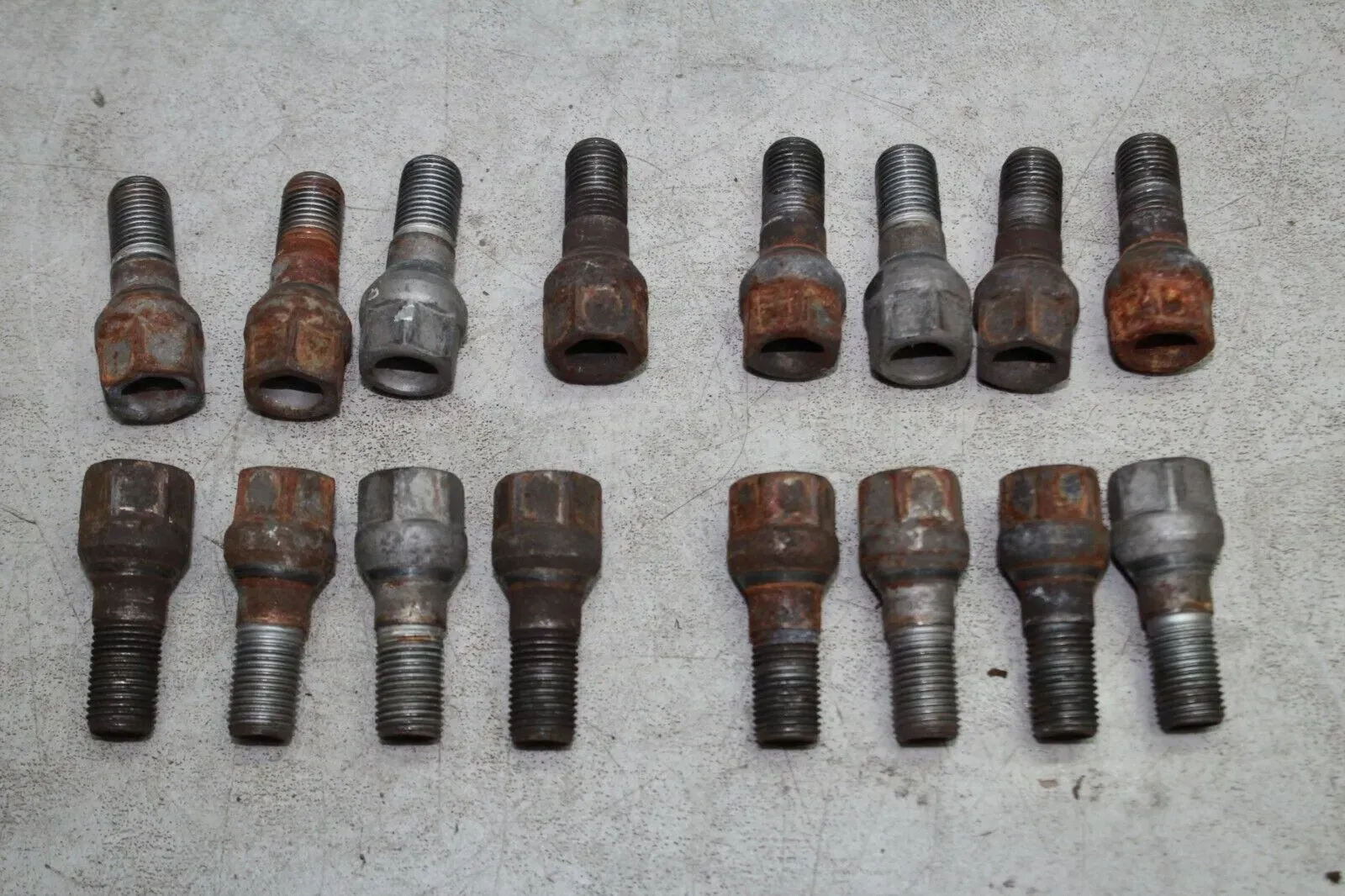 16x Radbolzen Radschrauben SW 17mm Peugeot 1007 Bj.07 - Bild 1