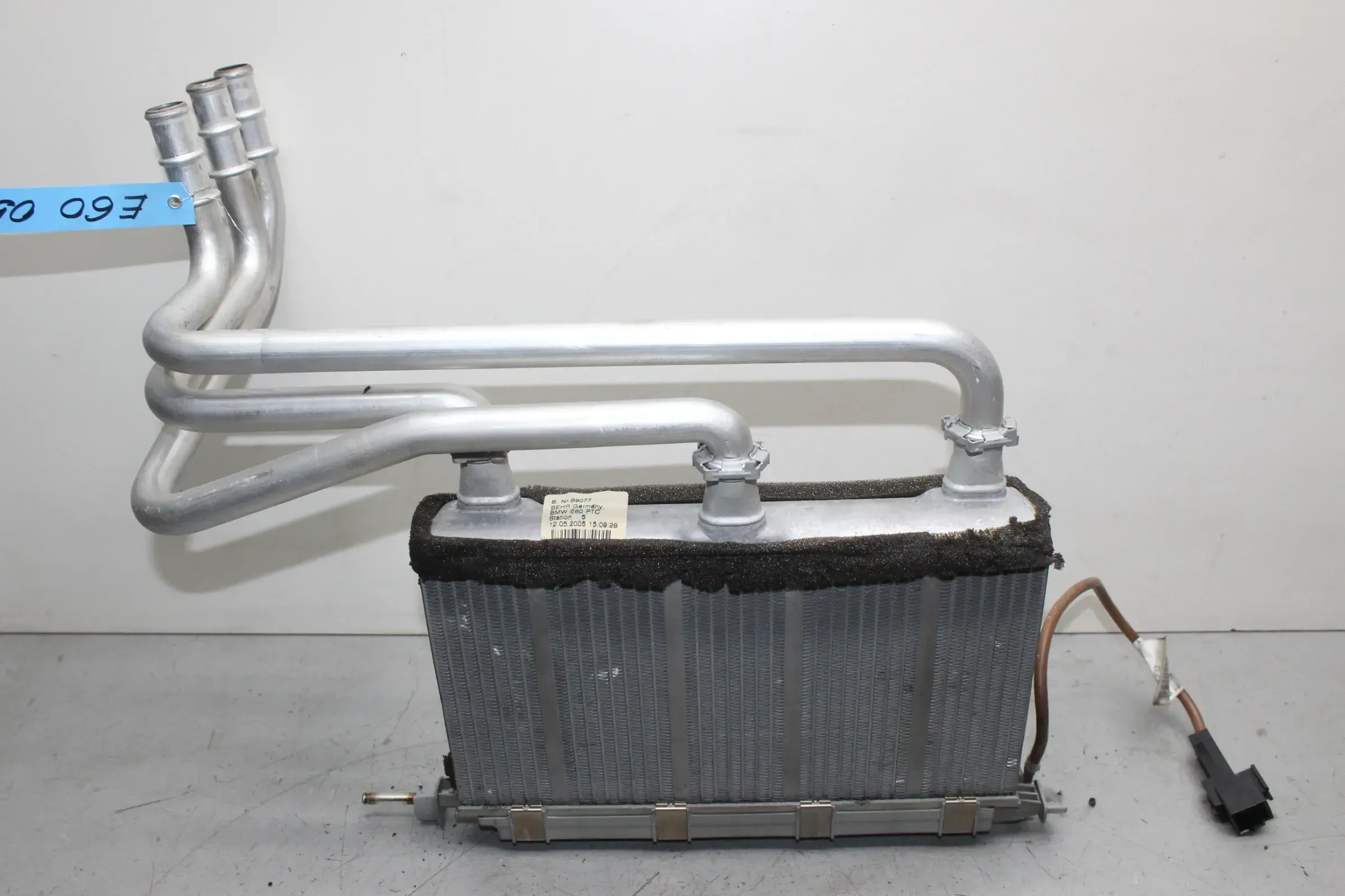 Wärmetauscher Heizungskühler Behr B9077 E5586 5HB008608 BMW 5er E60 Bj.05 - Bild 1
