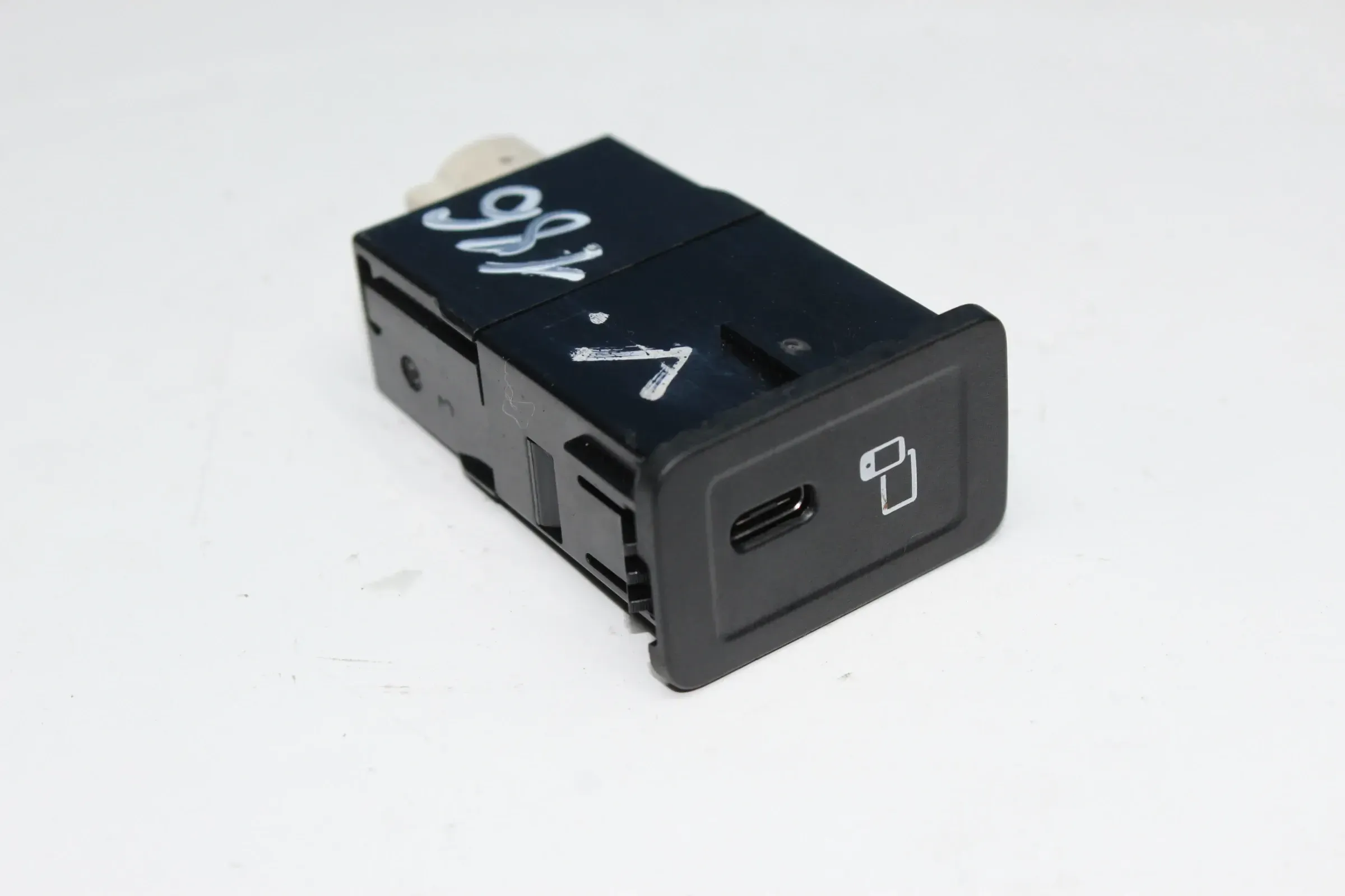Mercedes Benz W253 Multimedia USB Anschluss Buchse A2478209000 - Bild 1
