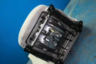Fahrersitz Sitz mit Armlehne vorne links Nissan Micra IV K13 Bj.12 - Bild 10