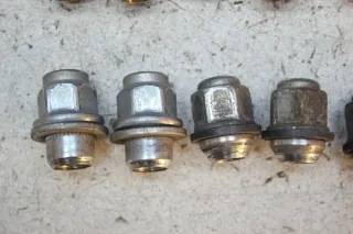 Hyundai Trajet Bj.05 orig 18+2 Radmutter Radschraube SW 21mm - Bild 2