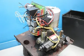 Hydraulikpumpe für Hebebühne Ladebordwand MAN L2000 LKW Bj.1998 - Bild 2