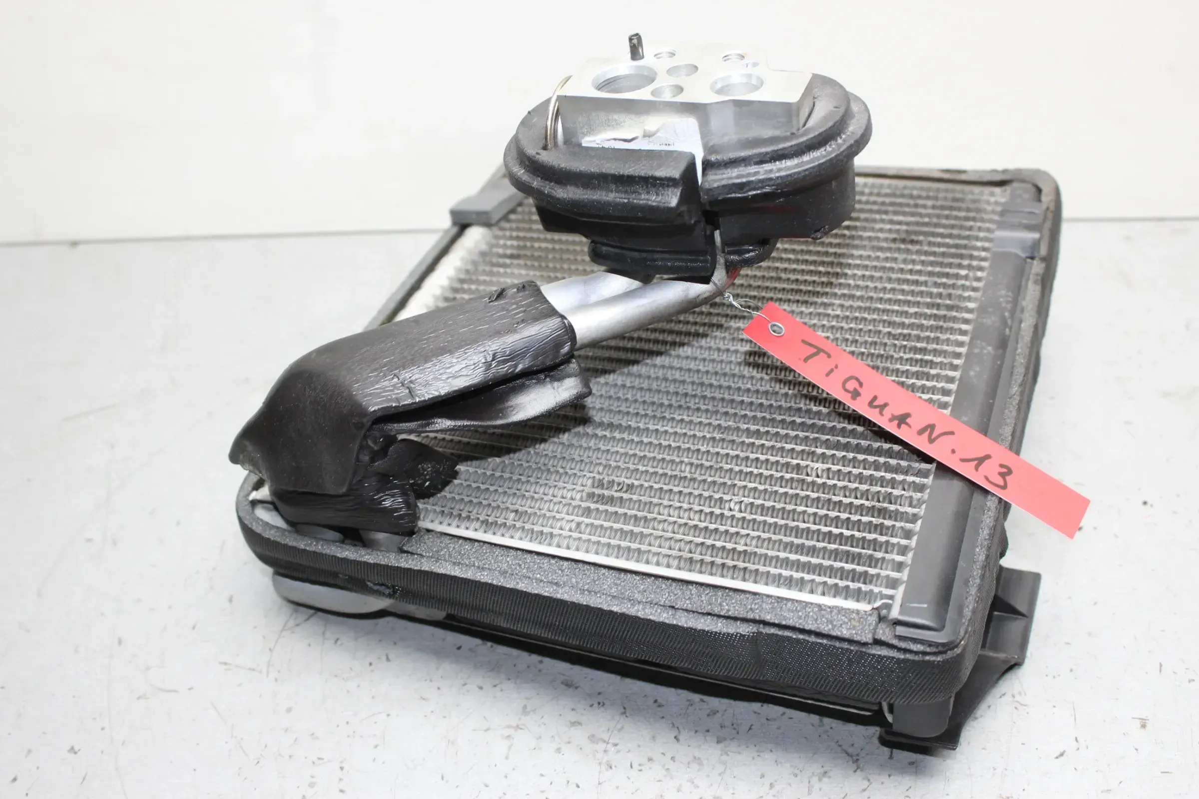 Klimaverdampfer mit Expansionsventil 1K0820679 VW Tiguan I 5N Bj.13 - Bild 1
