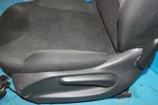 Fahrersitz Sitz vorne links Citroen C3 II SC Bj.10 - Bild 2
