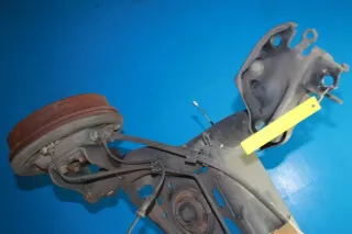 Hinterachse Achsträger Achse hinten Trommelbremse ABS Nissan Micra III K12 Bj.09 - Bild 3